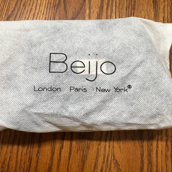 Black Patent Leather Beijo Wallet - Picture 5 of 5